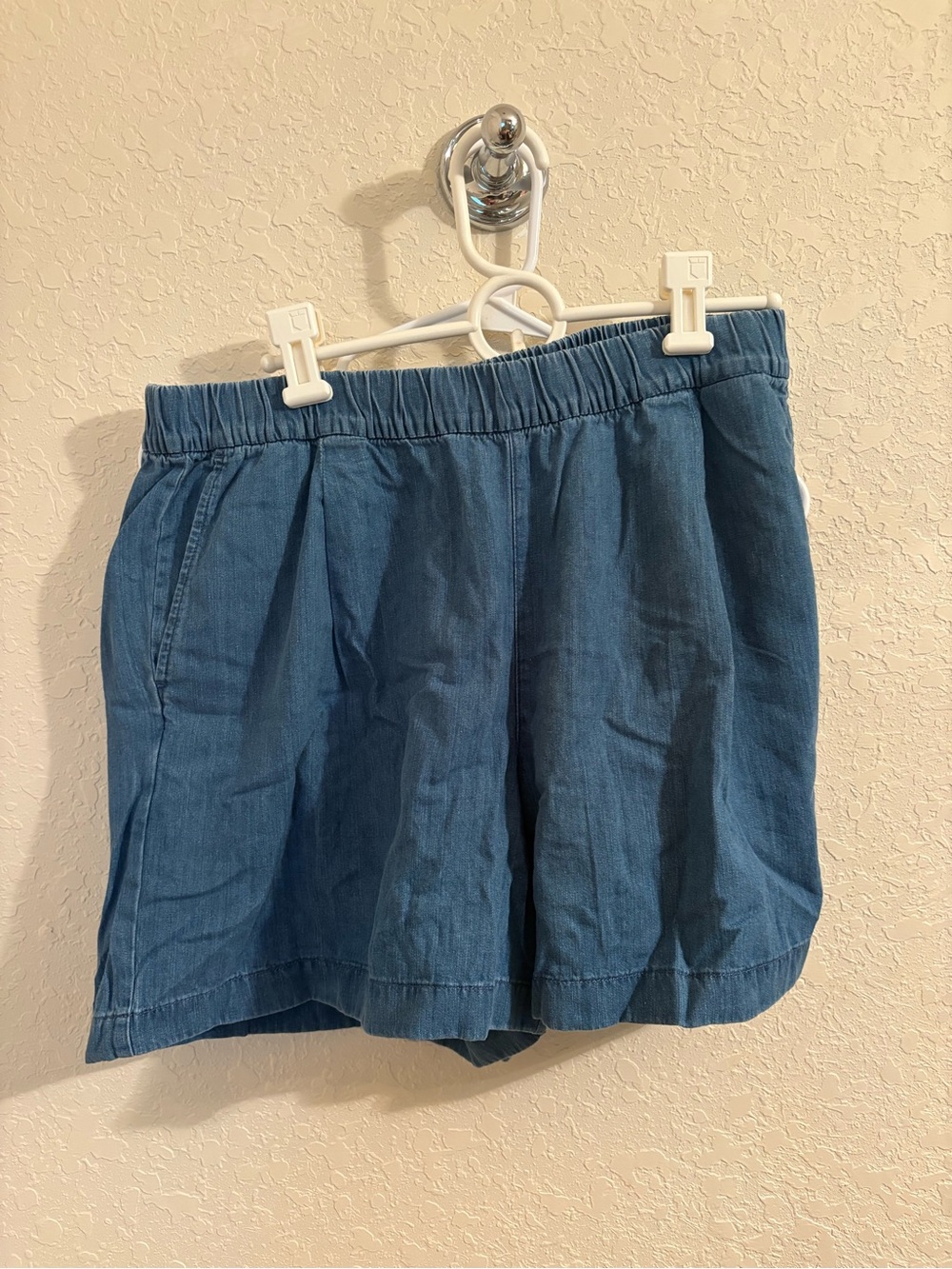 Uniqlo Women's Denim-Look Elastic Waist Shorts in Blue